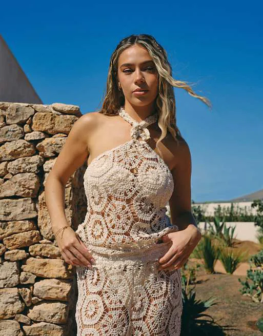 

Кремовый топ с бретельками крючком South Beach X Liv Silverman