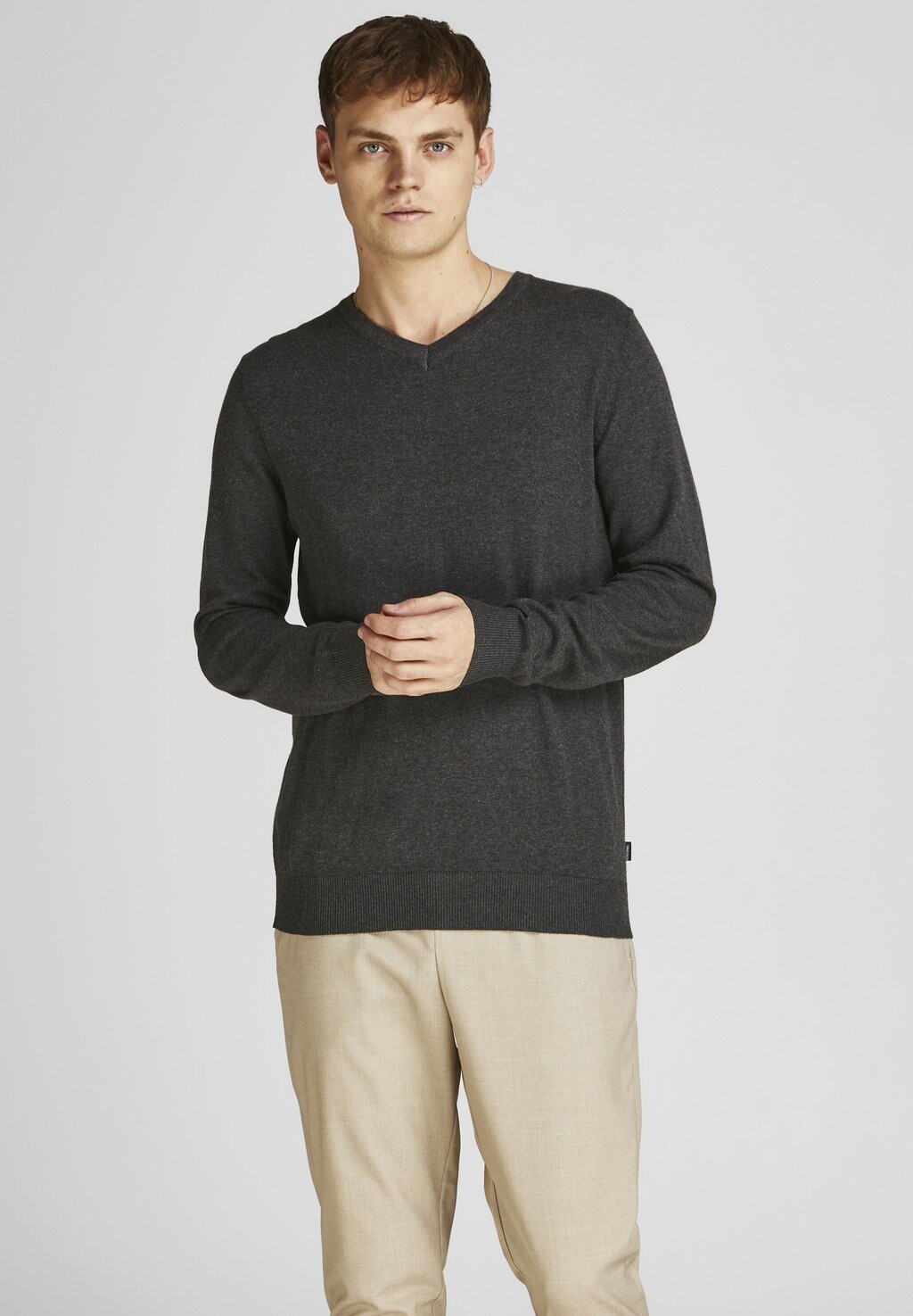 

Свитер JJEEMIL V-NECK NOOS Jack & Jones, темно-серый меланж