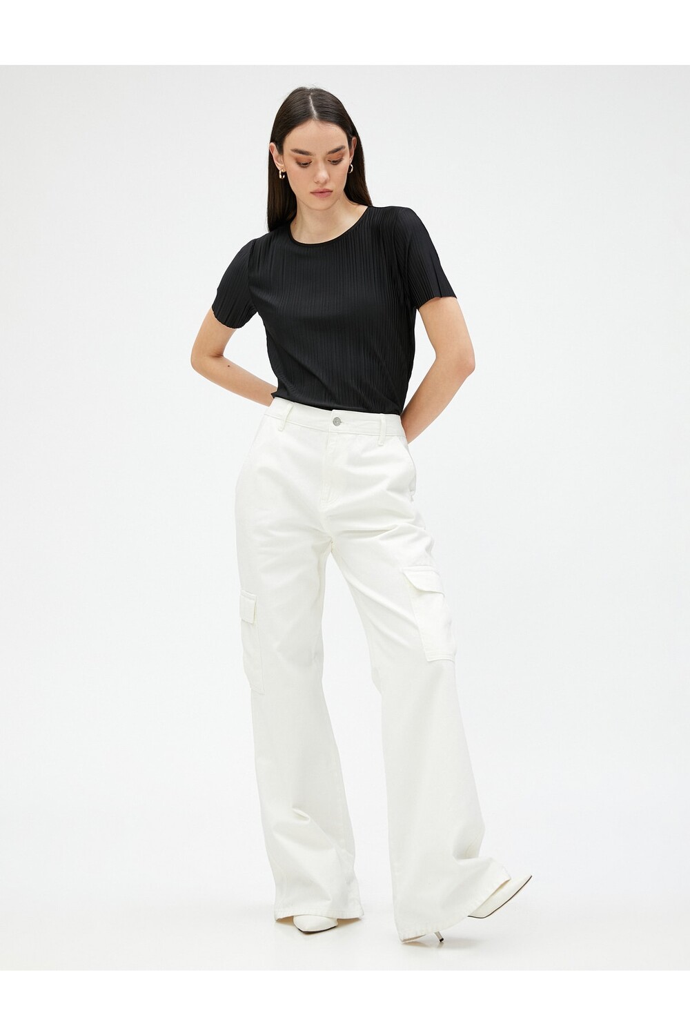 

Плиссированная футболка с коротким рукавом и круглым вырезом Koton, черный