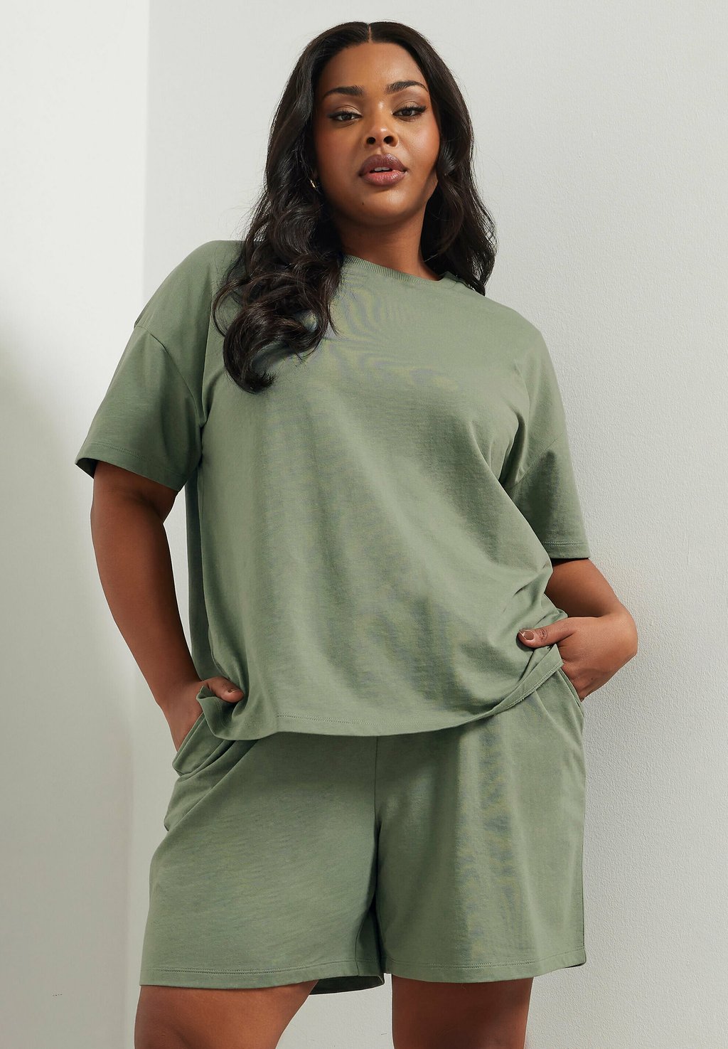

Шорты SET - Basic T-shirt Yours Clothing, хаки