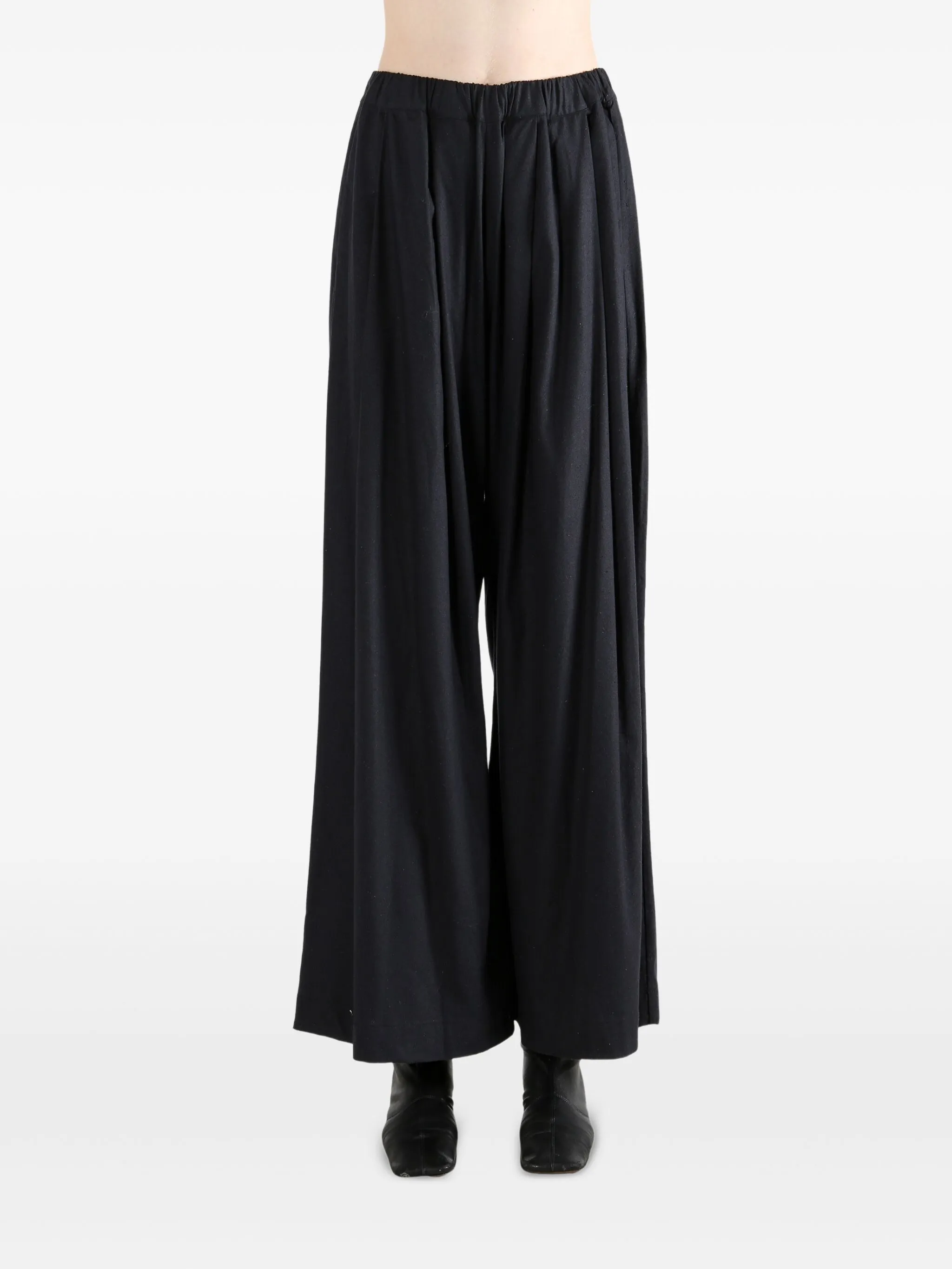 

Брюки на резинке Baserange, черный