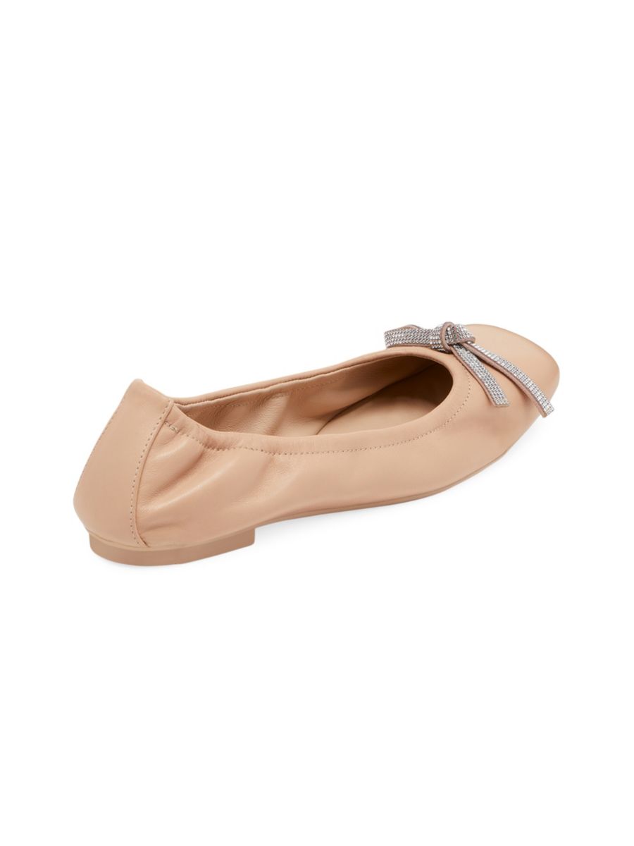Кожаные балетки с декоративным бантом Stuart Weitzman, цвет Poudre — фото 3