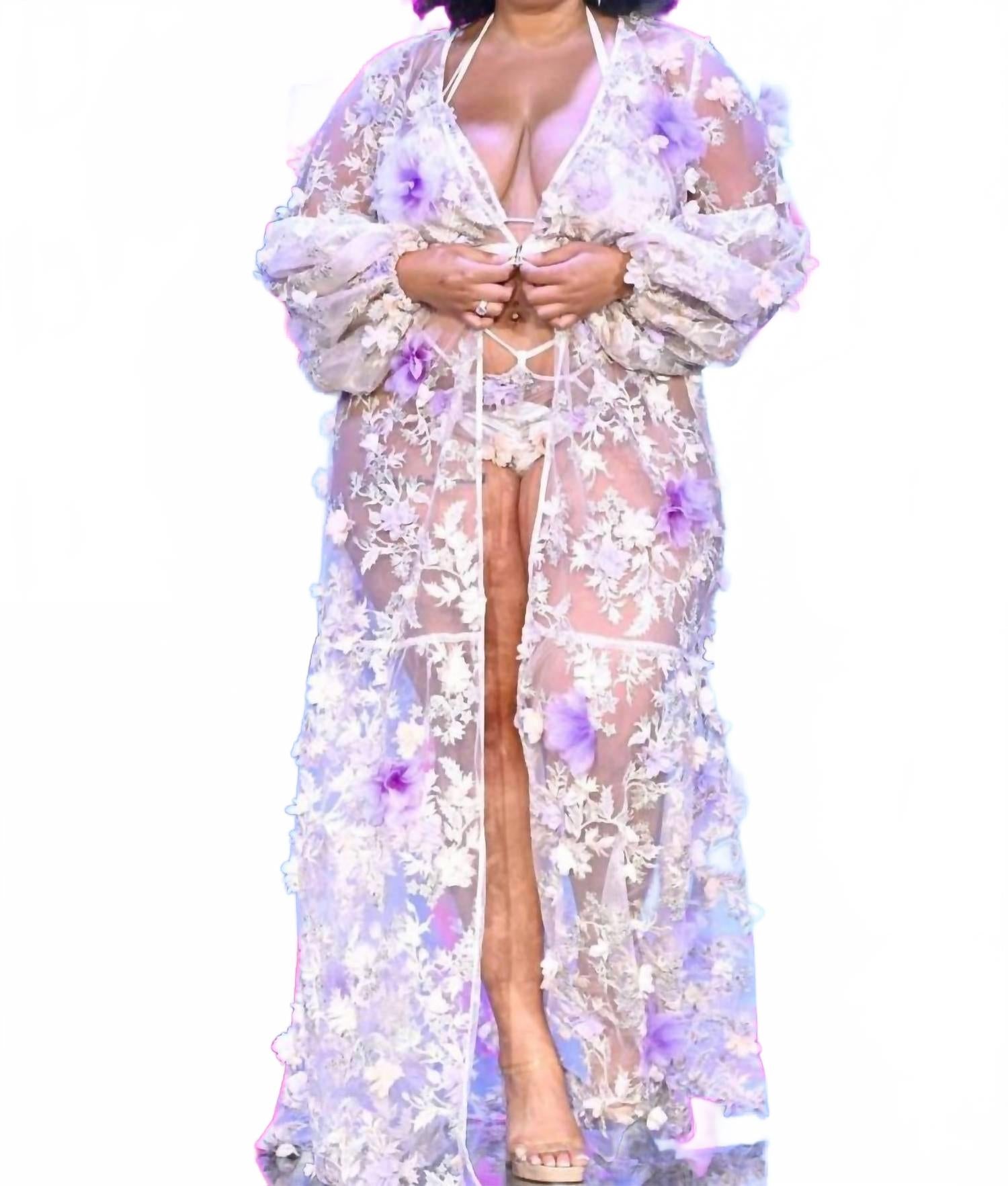 

Шифоновый кружевной халат Duchess в цвете шампань с цветочным узором Gyv Me Body, Champagne Flowers