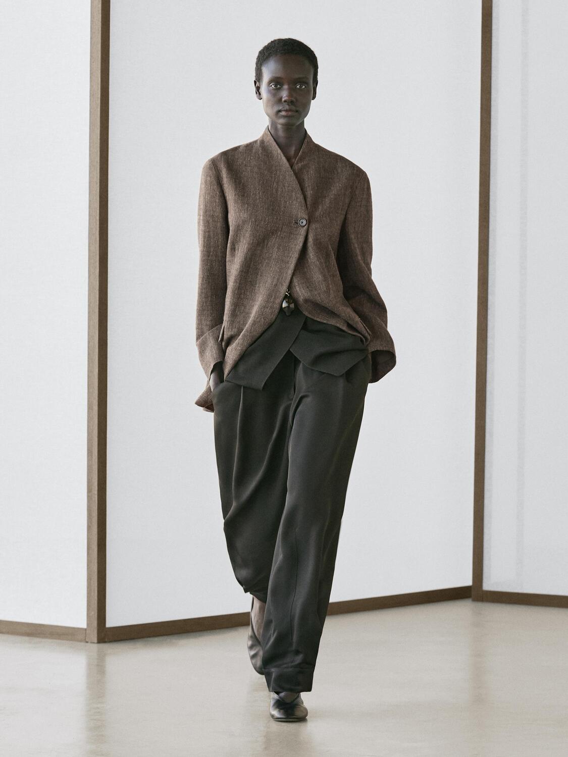 

Пальто из смесовой шерсти с крапчатым эффектом и высоким воротником Massimo Dutti, brown