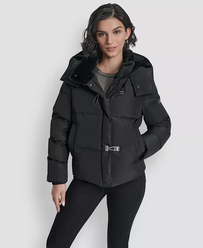 

Женская стеганая куртка с капюшоном и застежкой-молнией DKNY, черный