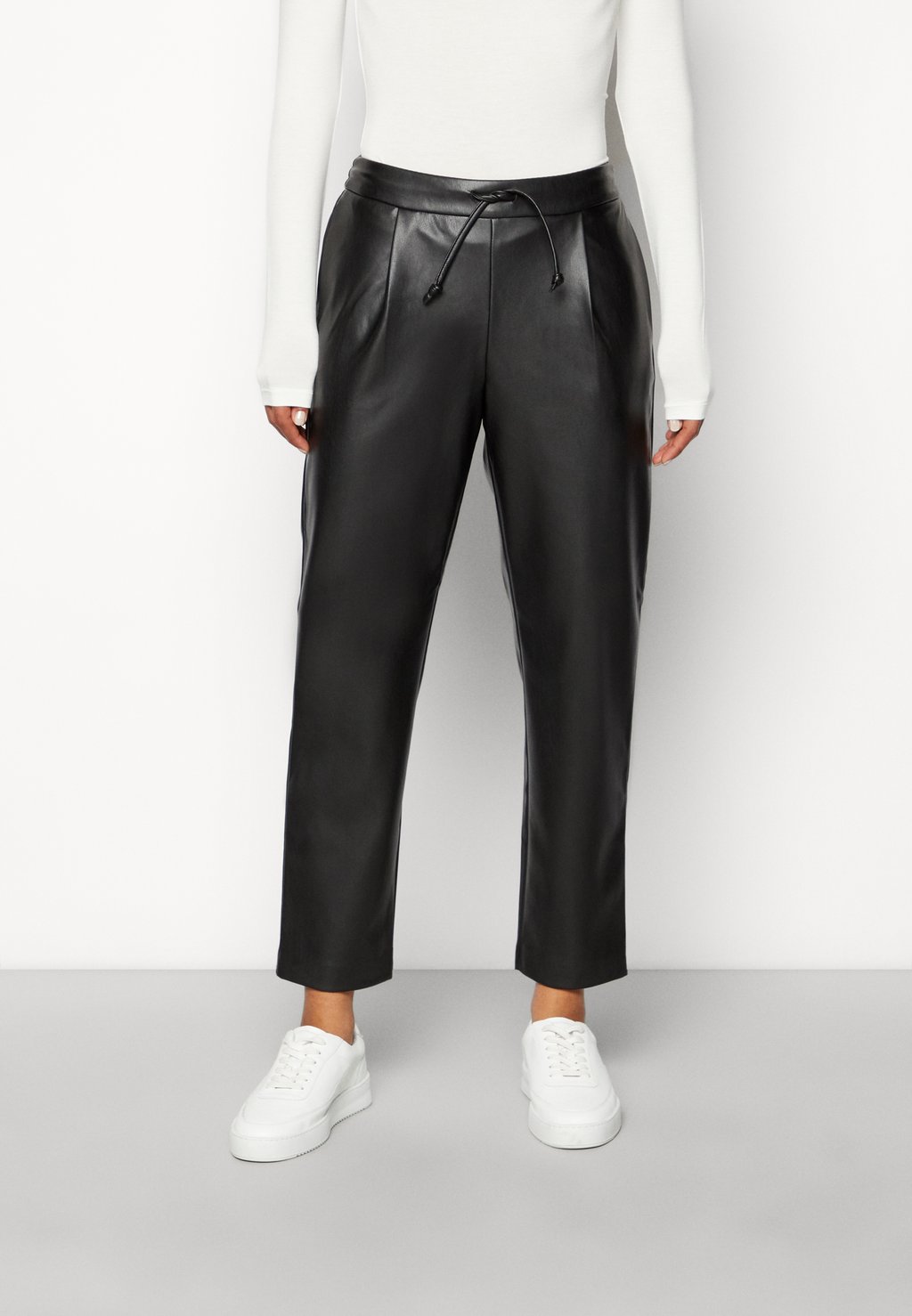 

Брюки VINILLE COATED PANTS VILA, черный