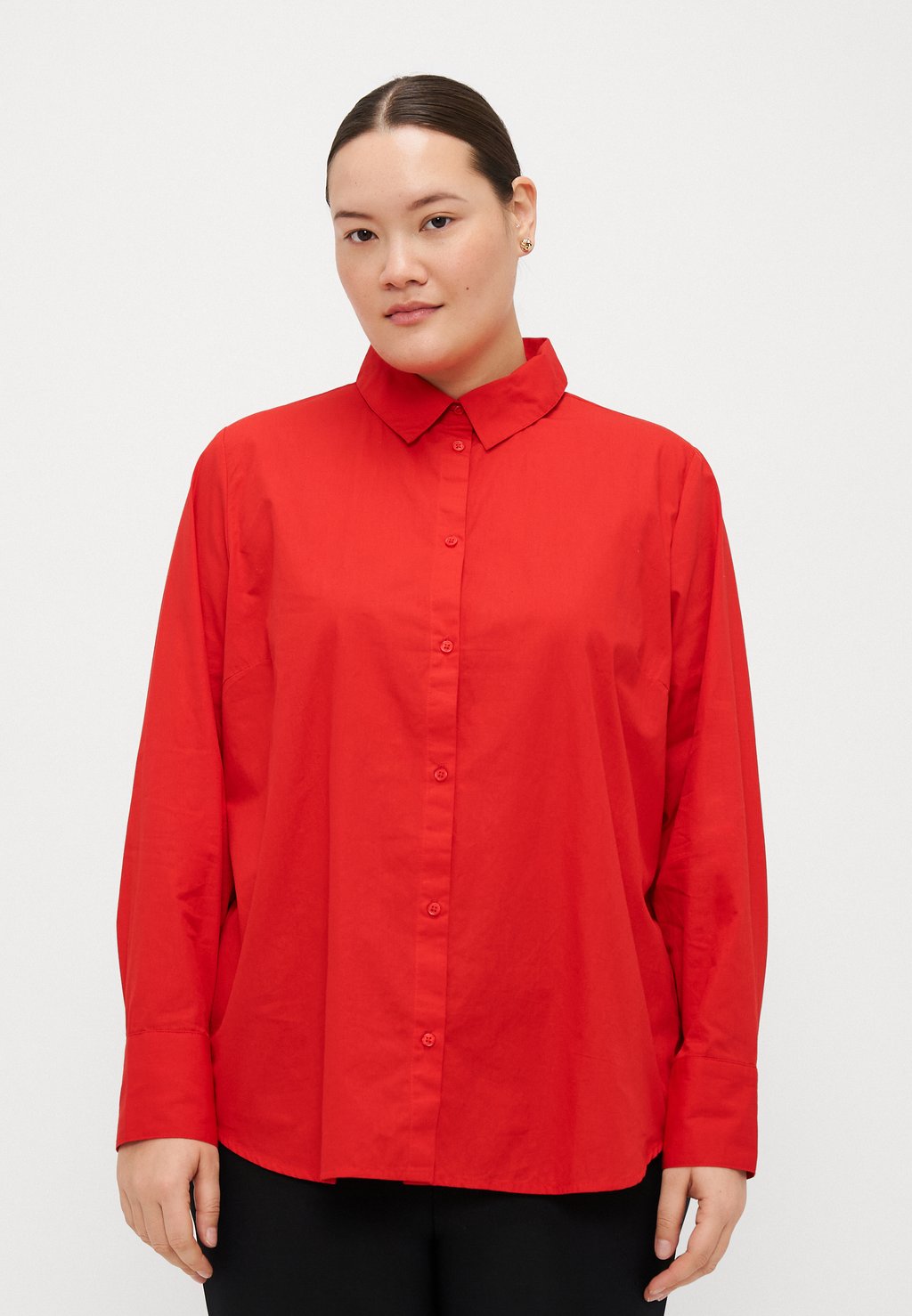 

Блузка на пуговицах CARLALA LOOSE BUTTON SHIRT ONLY Carmakoma, красный