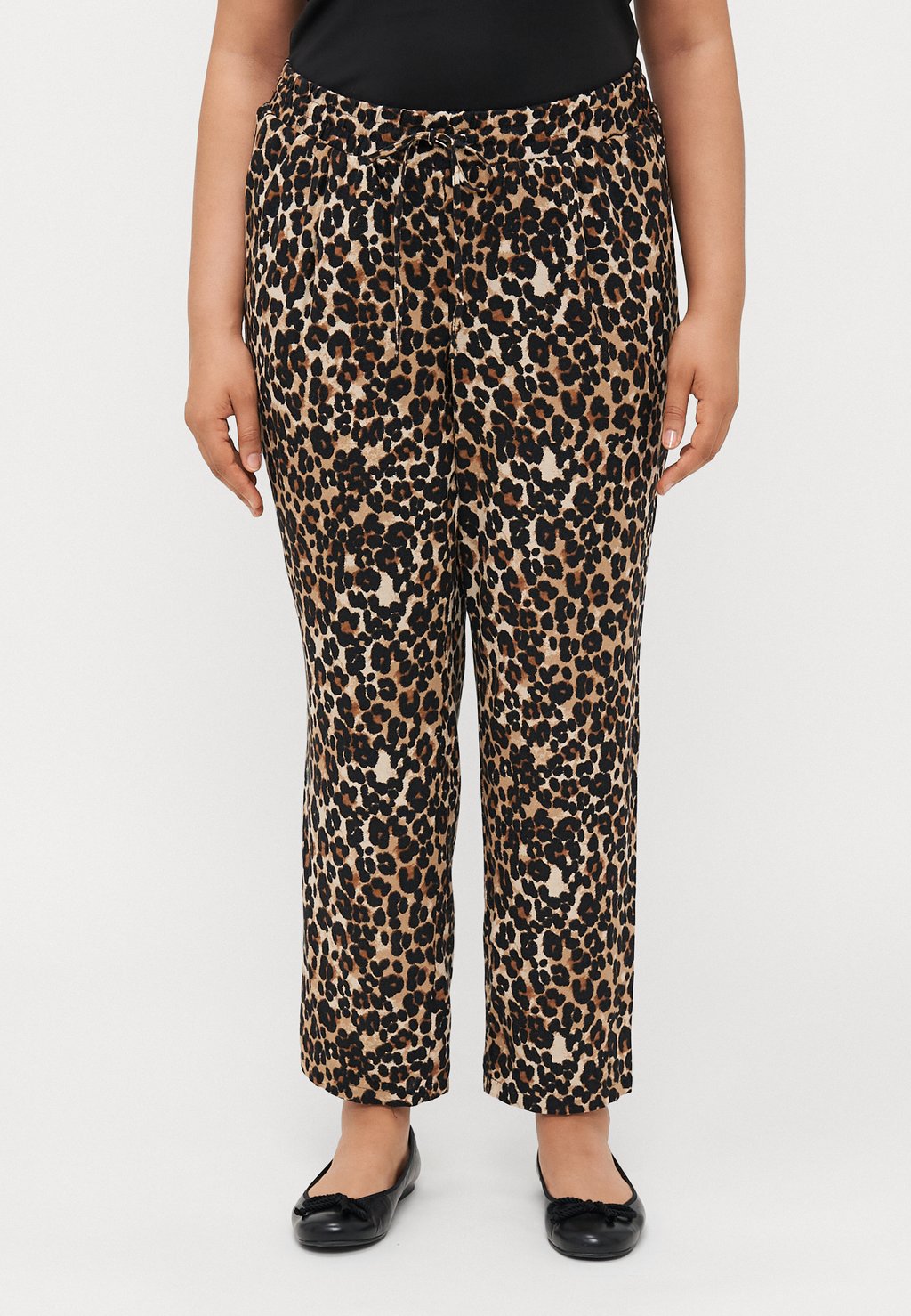 

Брюки VMJESMILO ANKLE PANTS Vero Moda Curve, коричневый