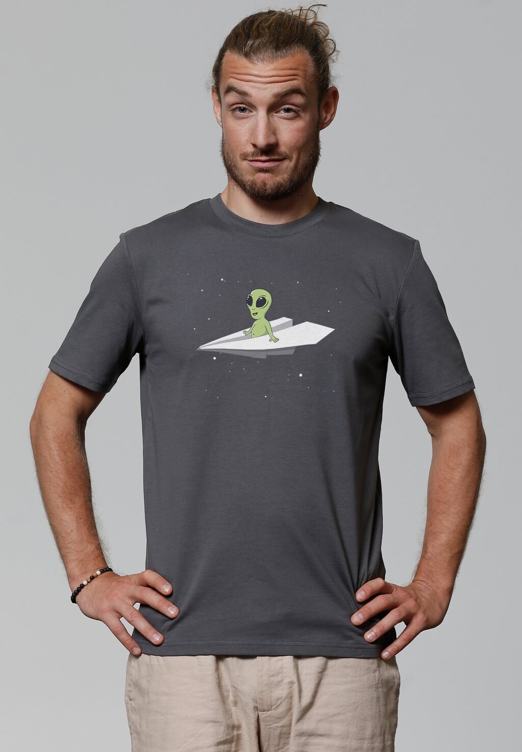 

Футболка с принтом ALIEN ON A PAPER PLANE watapparel, антрацит