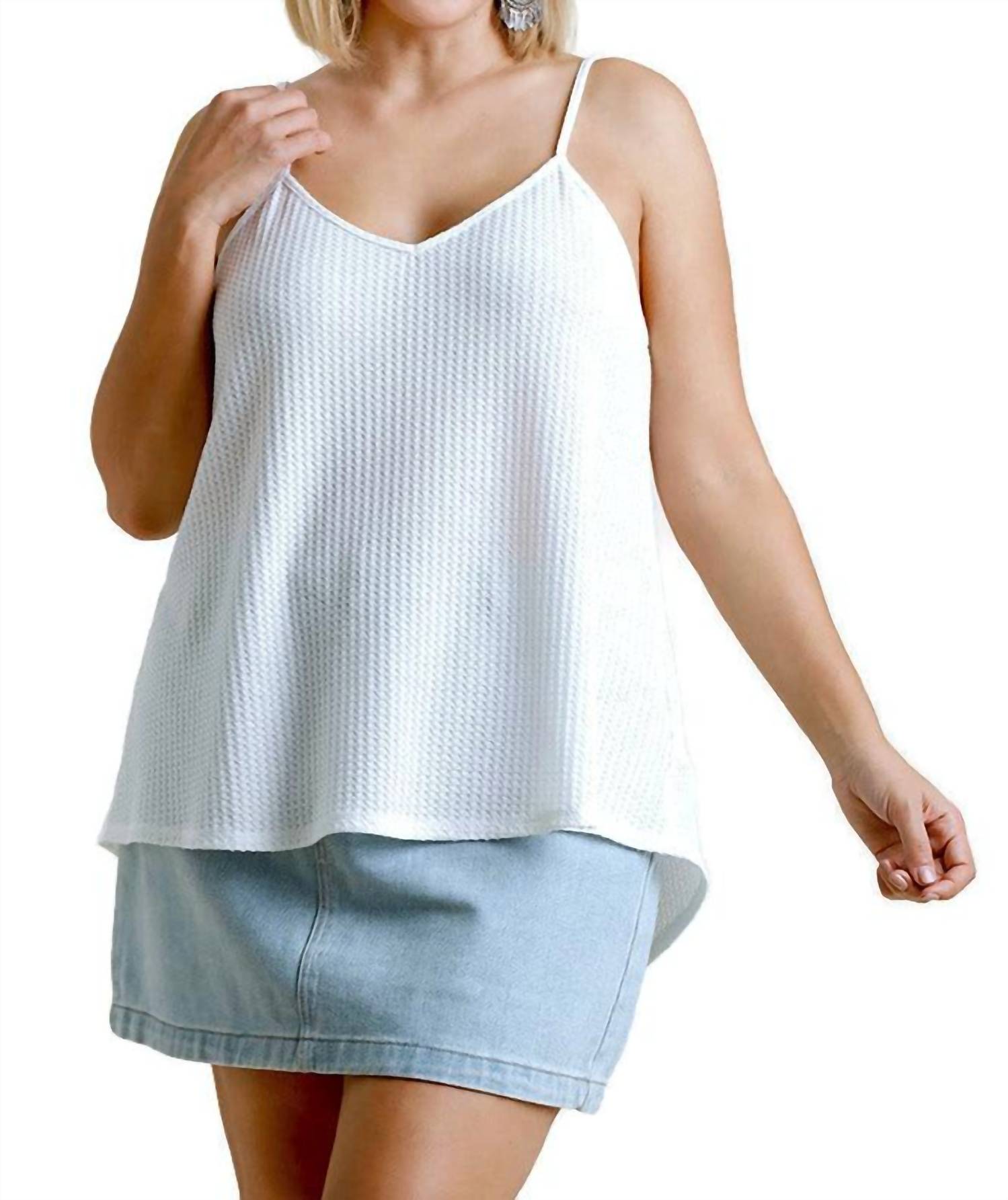 

Вязаный майка-борцовка с V-образным вырезом в оттенке off white Umgee