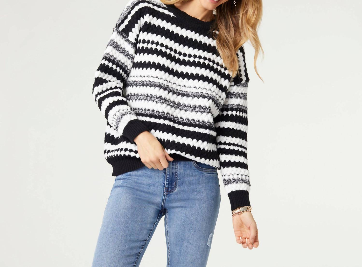 

Свитер Noelle Textured Stripe в черном/белом цвете COCO + CARMEN