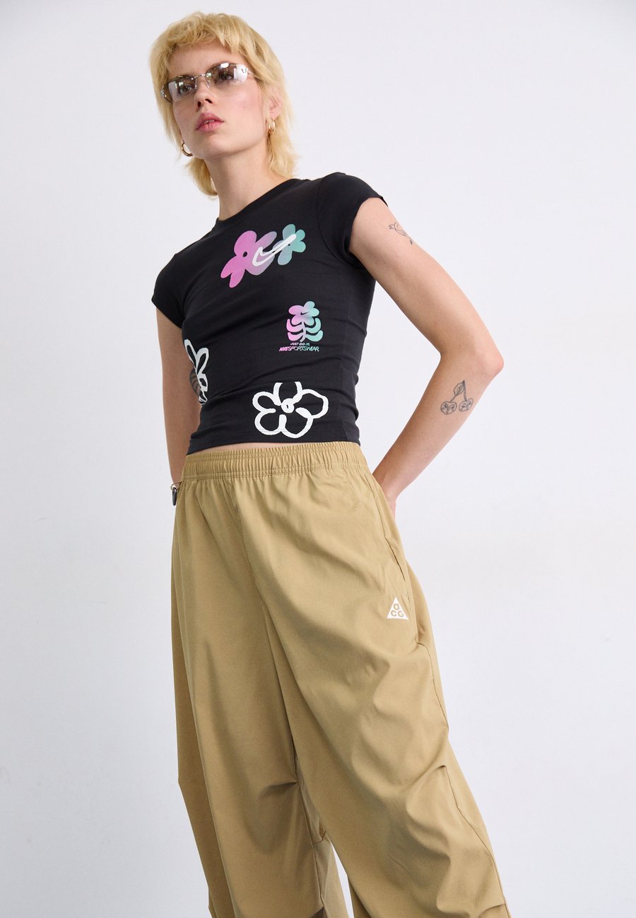 Брюки Nike ACG ACTIVITORIUM PANT, Parachute Beige/Light Khaki/Mosswood Brown/Summit White/Beige — фото 4