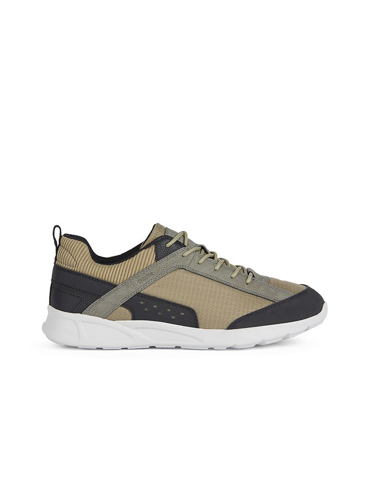 

Кроссовки на шнуровке Geox, цвет khaki/schwarz