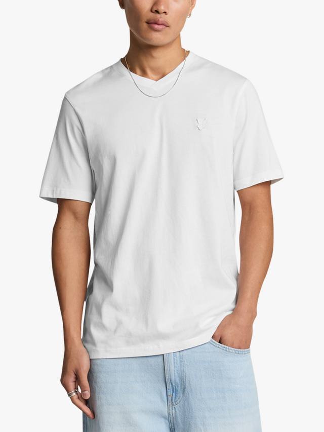 

Футболка из тончайшего хлопка с v-образнымвырезом Lyle & Scott, белый
