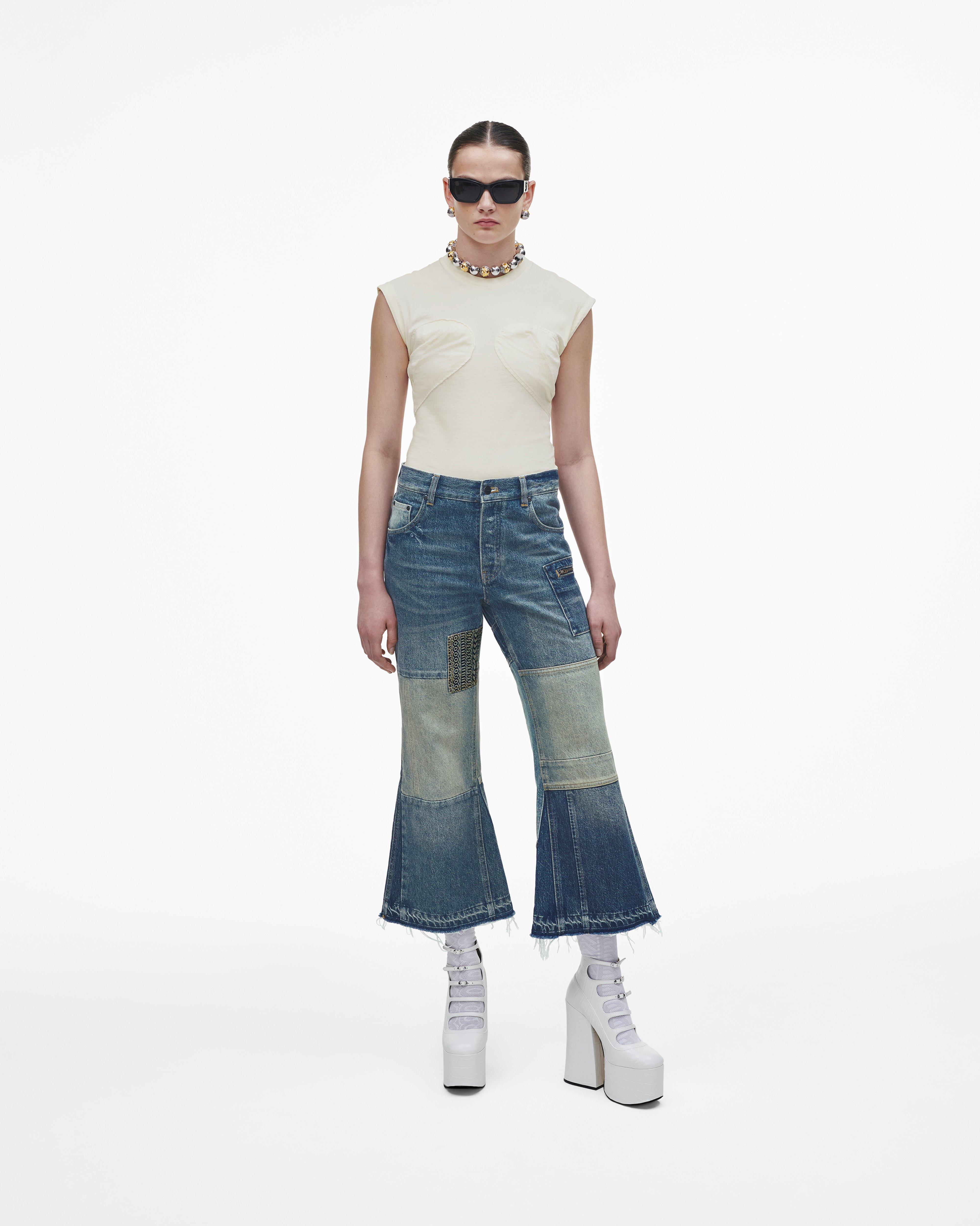 

Укороченные расклешенные джинсы в стиле пэчворк из денима Marc Jacobs, цвет Indigo Multi