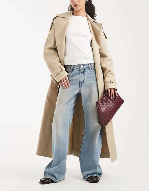 

Свободные джинсы Levi's желтого и синего оттенка