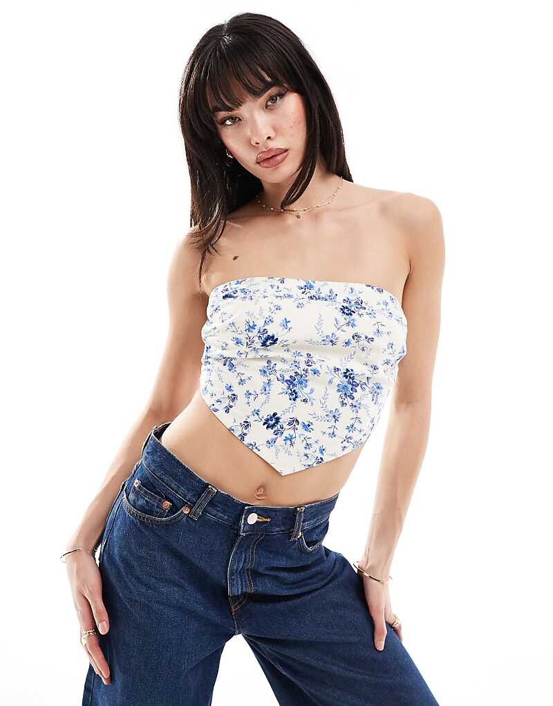 

ASOS DESIGN – Синий топ без бретелек с V-образным подолом и цветочным принтом