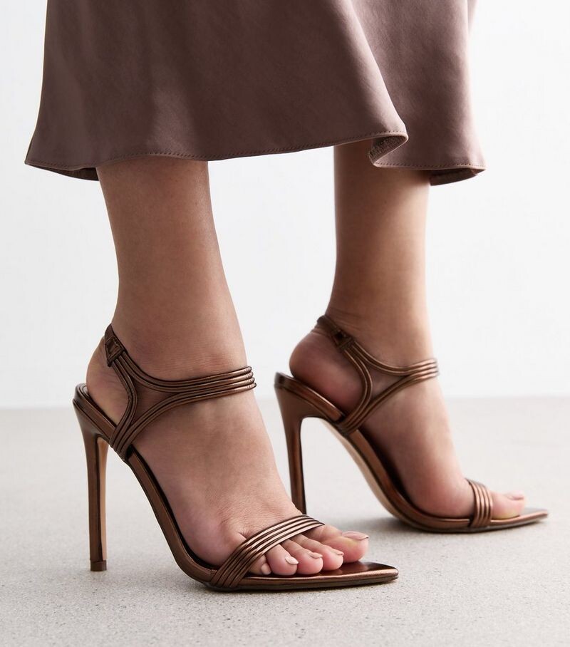 

Бронзовые босоножки на каблуке Public Desire Public Desire, бронзовый
