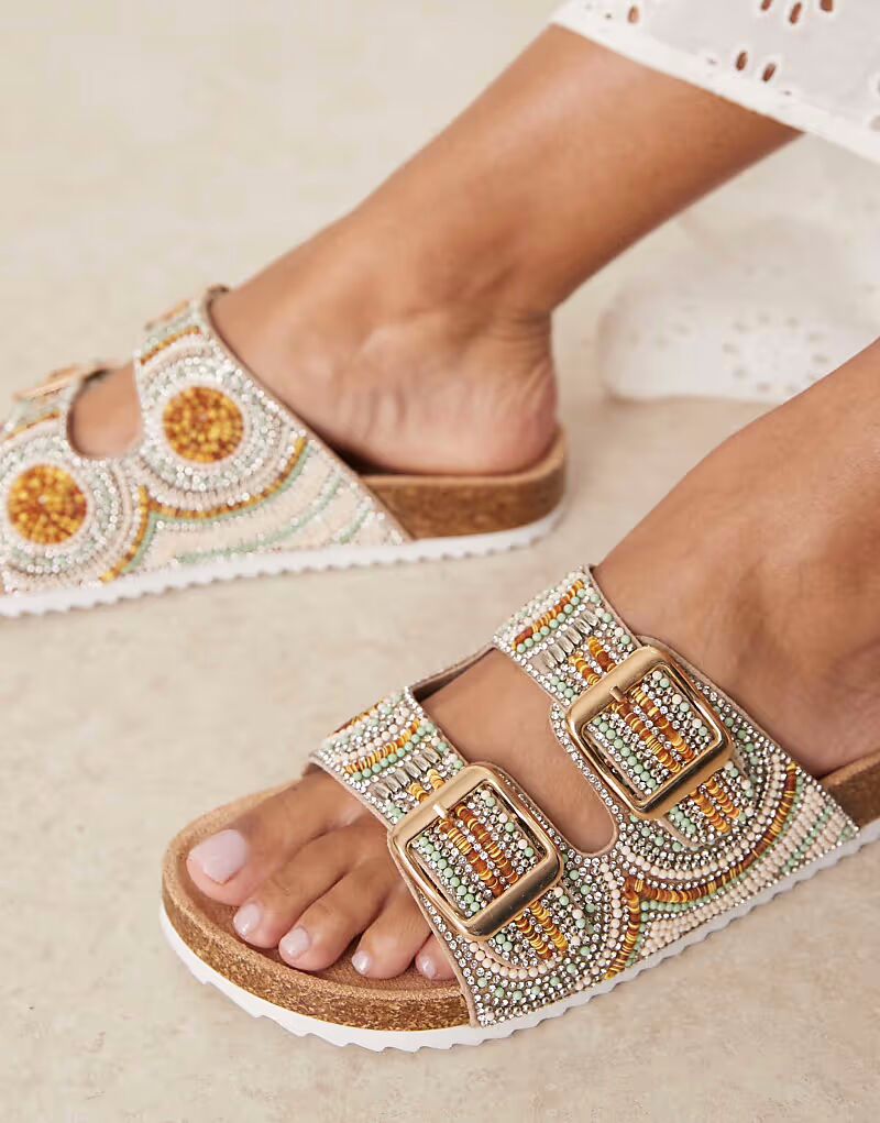 Босоножки на плоской подошве ASOS DESIGN Wide Fit Funky с двумя ремешками и отделкой бисером золотистого цвета — фото 2