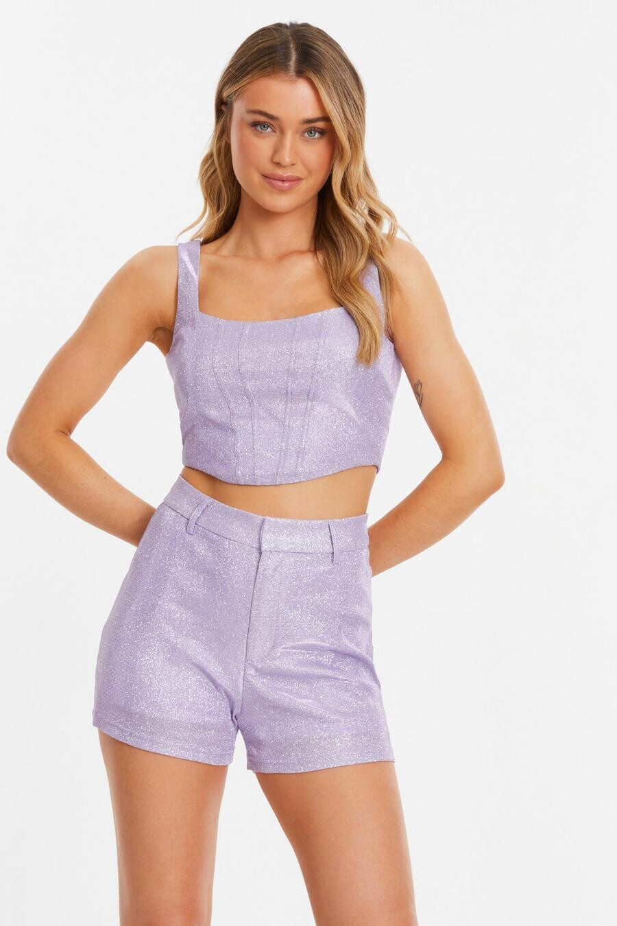

Укороченный корсетный топ с сиреневыми блестками QUIZ Clothing