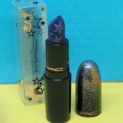 

Губная помада MAC Kiss of Stars ASTERISK Blue Purple, полный размер, 0,12 унции