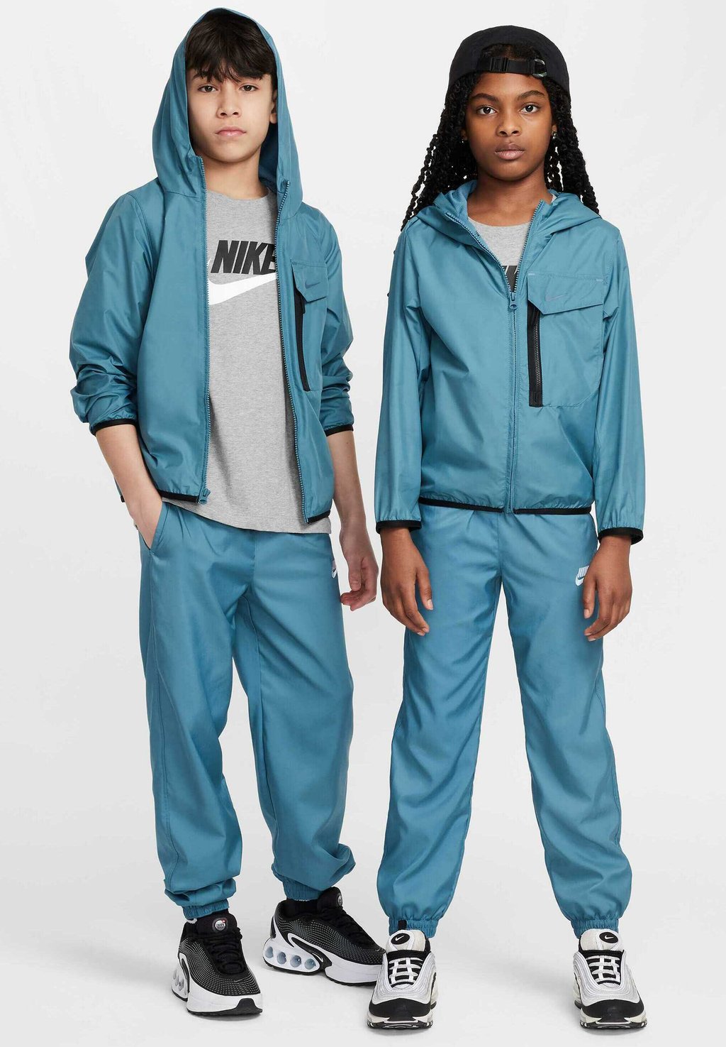 

Куртка демисезонная Nike Sportswear, синий