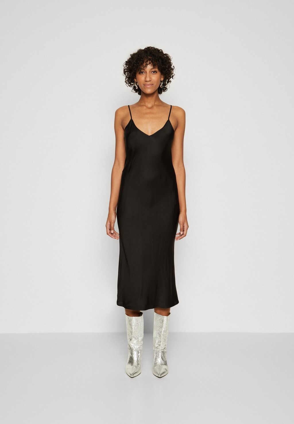 

Коктейльное/праздничное платье STRAP DRESS Samsøe Samsøe, цвет black