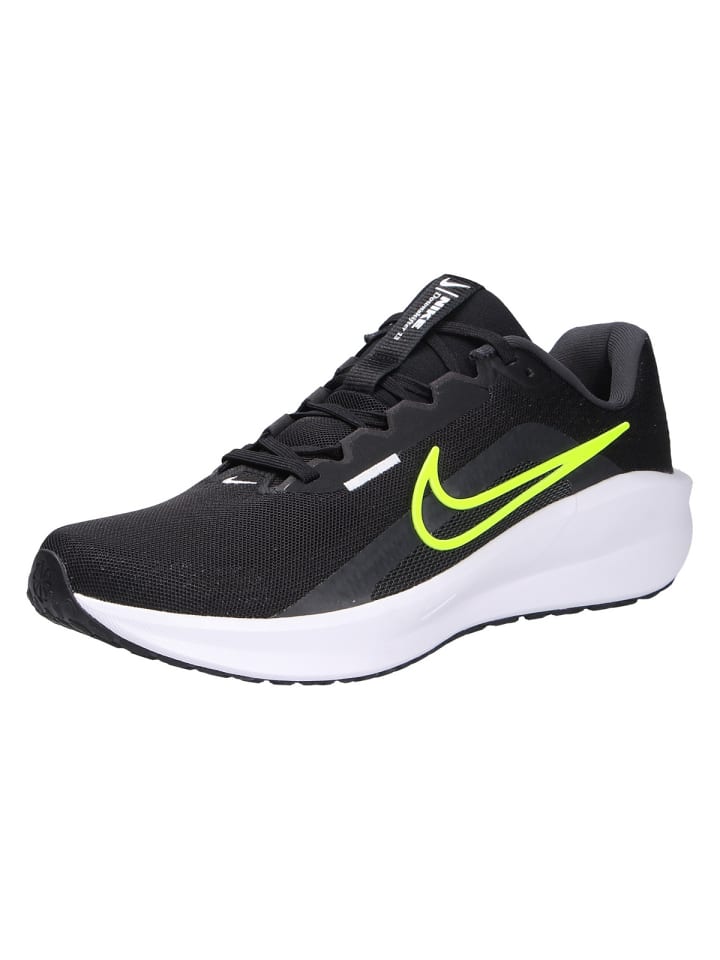 

Кроссовки на шнуровке Nike, черный