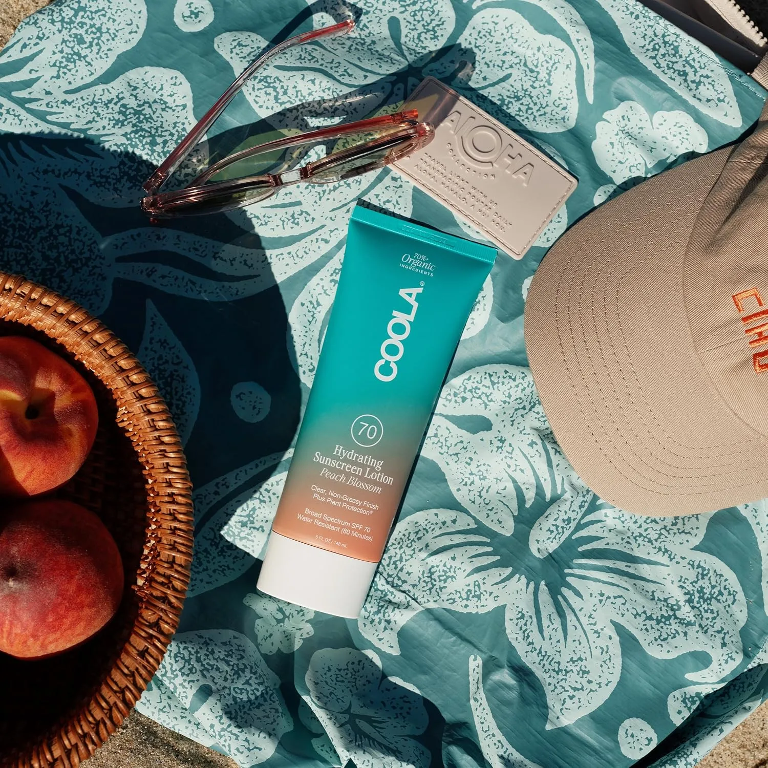 COOLA Organic Sunscreen SPF 70 солнцезащитный лосьон для тела, дерматологически протестирован, веганский и без глютена, Peach Blossom, 5 Fl Oz — фото 3