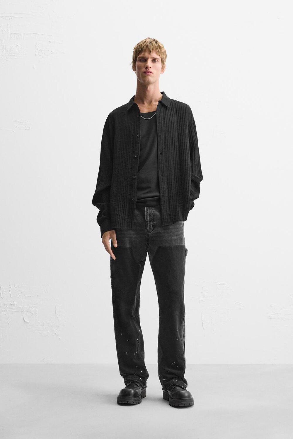 

Жаккардовая рельефная рубашка ZARA, черный