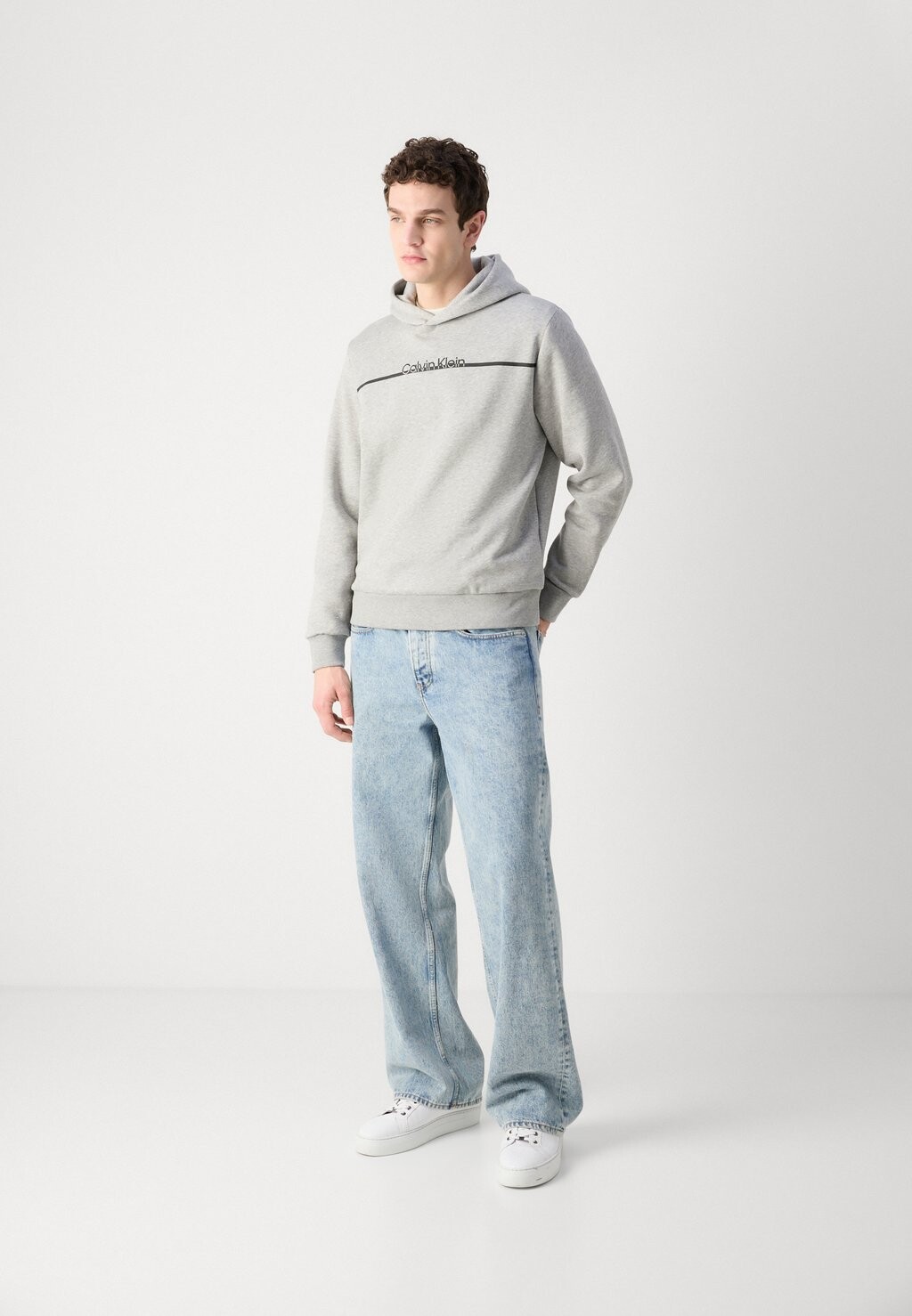 

Толстовка SPLIT LINE LOGO HOODIE Calvin Klein, светло-серый
