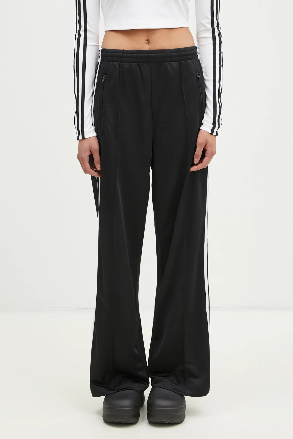 

Спортивные брюки Firebird adidas Originals, черный