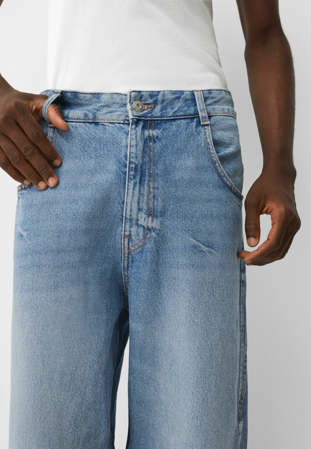 

Джинсы свободного кроя BAGGY WITH SEAM DETAIL Bershka, светло-голубой деним