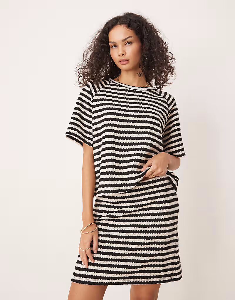 

Футболка с короткими рукавами, связанная крючком, черно-белая Vila, Черный, Футболка с короткими рукавами, связанная крючком, черно-белая Vila