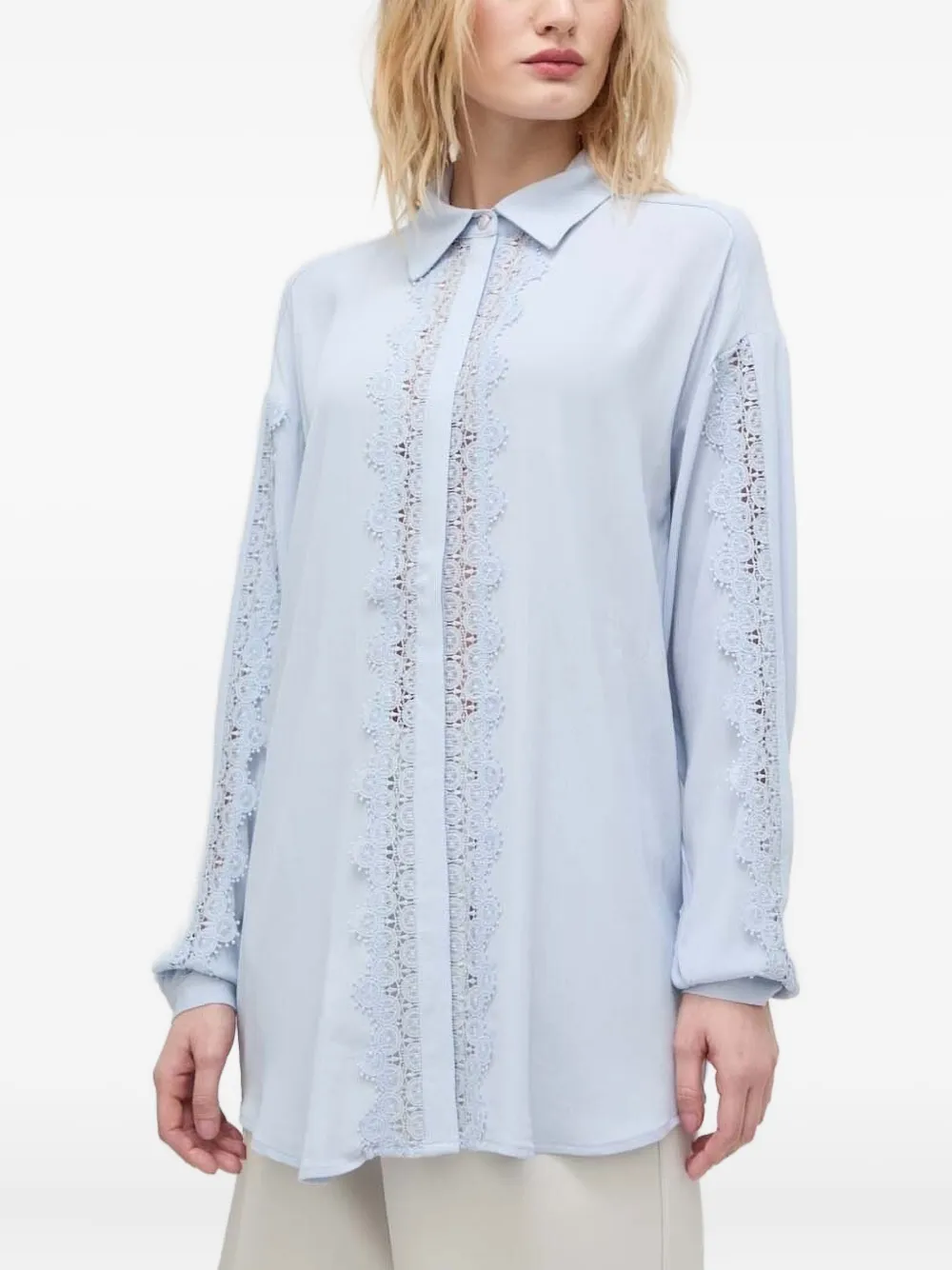 

Рубашка с кружевными вставками и поясом Bruuns Bazaar, синий