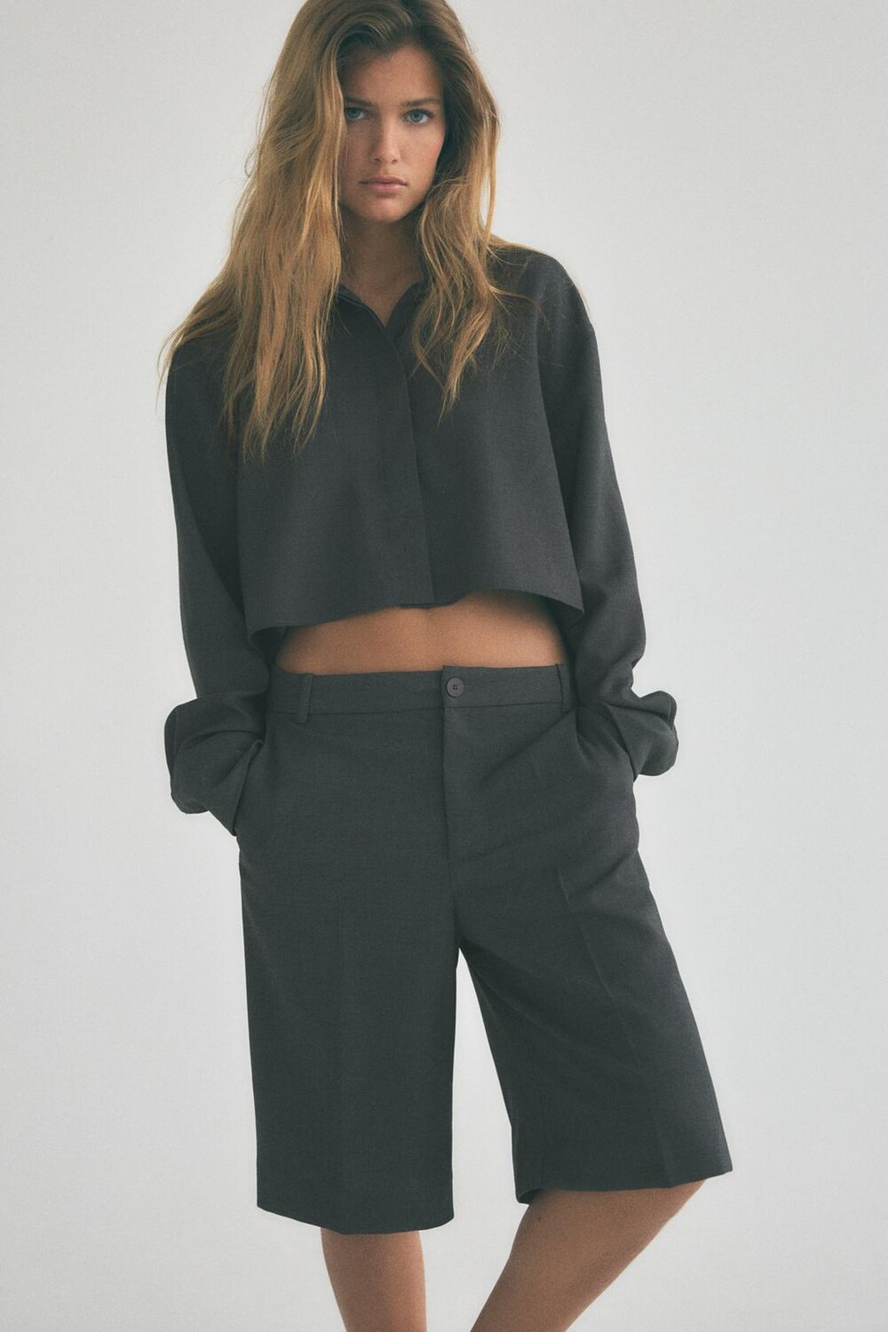 

Струйные шорты-бермуды с высокой талией ZARA, темно-серый