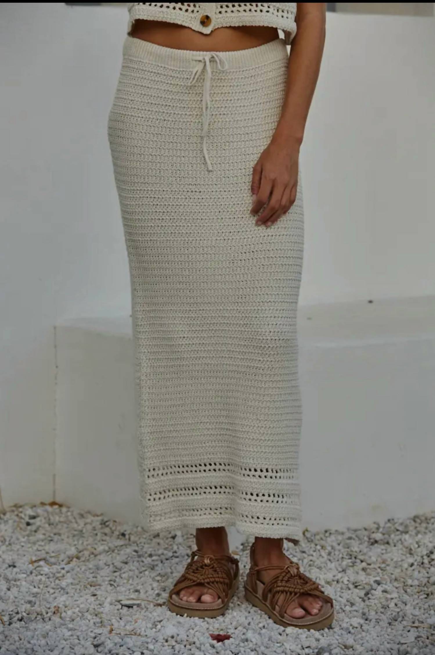 

Вязаная юбка-свитер крючком бежевого цвета By Together