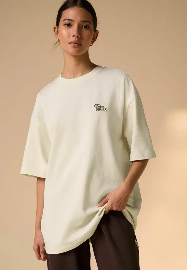 Футболка Regular fit oversized licence graphic t-shirt Next, цвет экрю — фото 2
