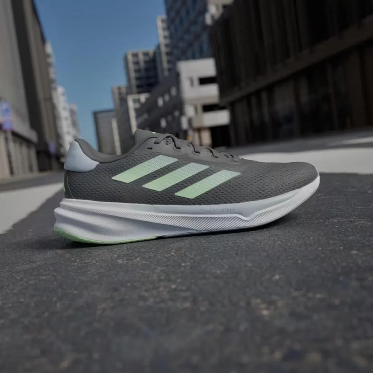 Adidas Мужские беговые кроссовки Supernova Stride M IG8315 серого цвета — фото 3
