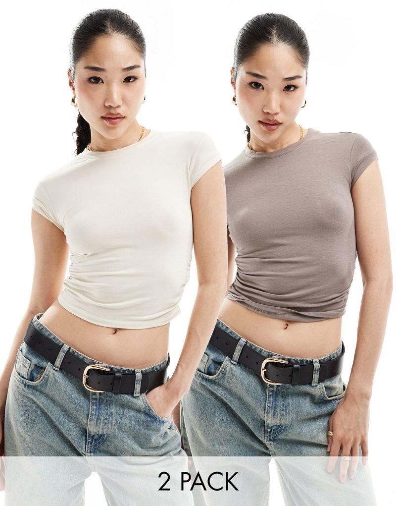 

Bershka — комплект из 2 коротких футболок с рюшами по бокам кремового и хаки цвета