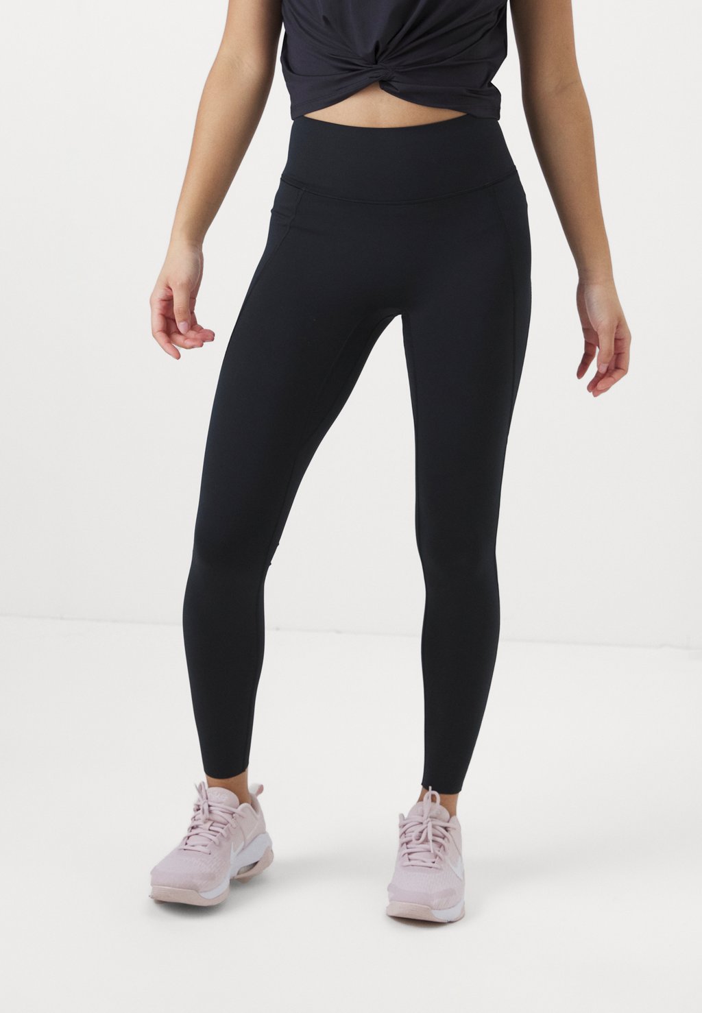 

Леггинсы UNIVERSA Nike Performance, черный