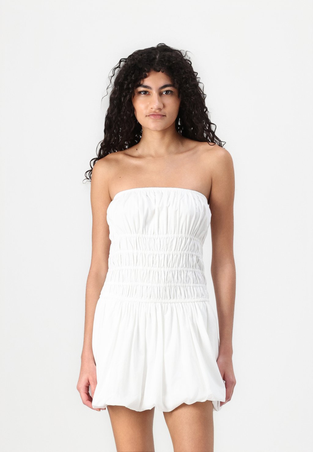 

Повседневное платье STRAPLESS BUBBLE SKIRT MINI DRESS Hollister Co., белый