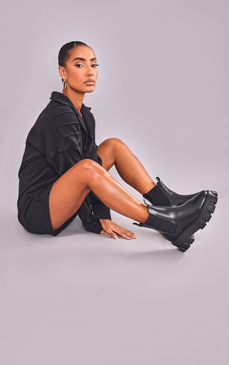 PrettyLittleThing Черные ботильоны челси с массивной рифкой Extreme