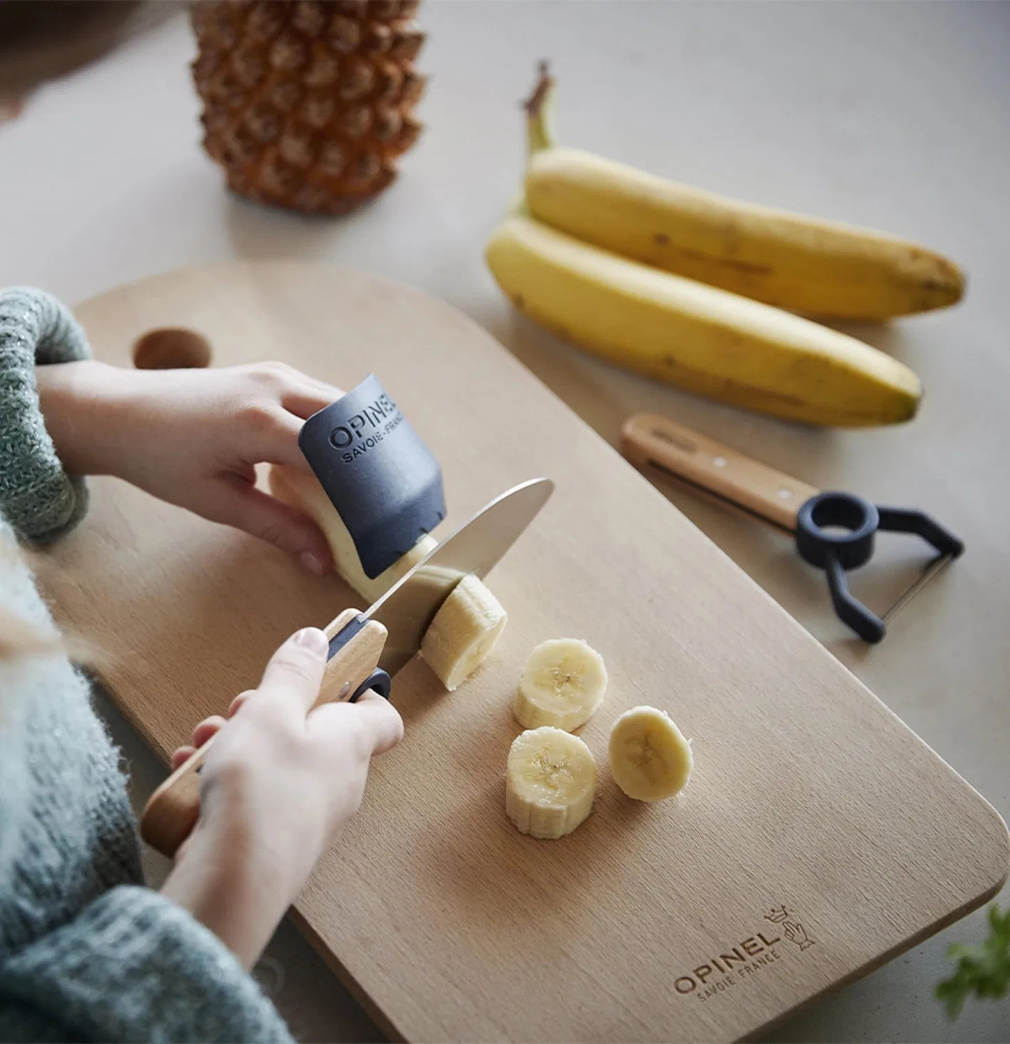 Детский складной нож «Petite Chef» 10 см из нержавеющей стали с овощечисткой, синий, от OPINEL