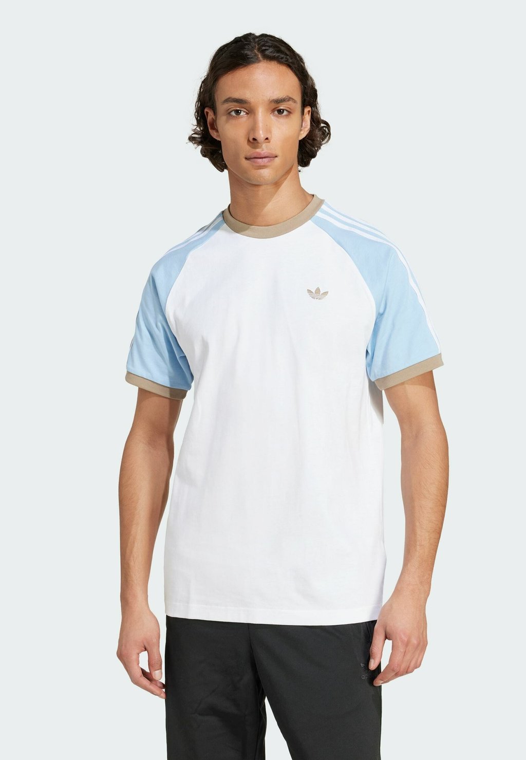 

Футболка с принтом CALI TEE Adidas Originals, белый