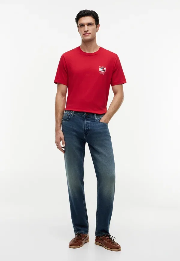 Футболка Tommy Hilfiger Americana graphic logo tee print, средне-красный — фото 2