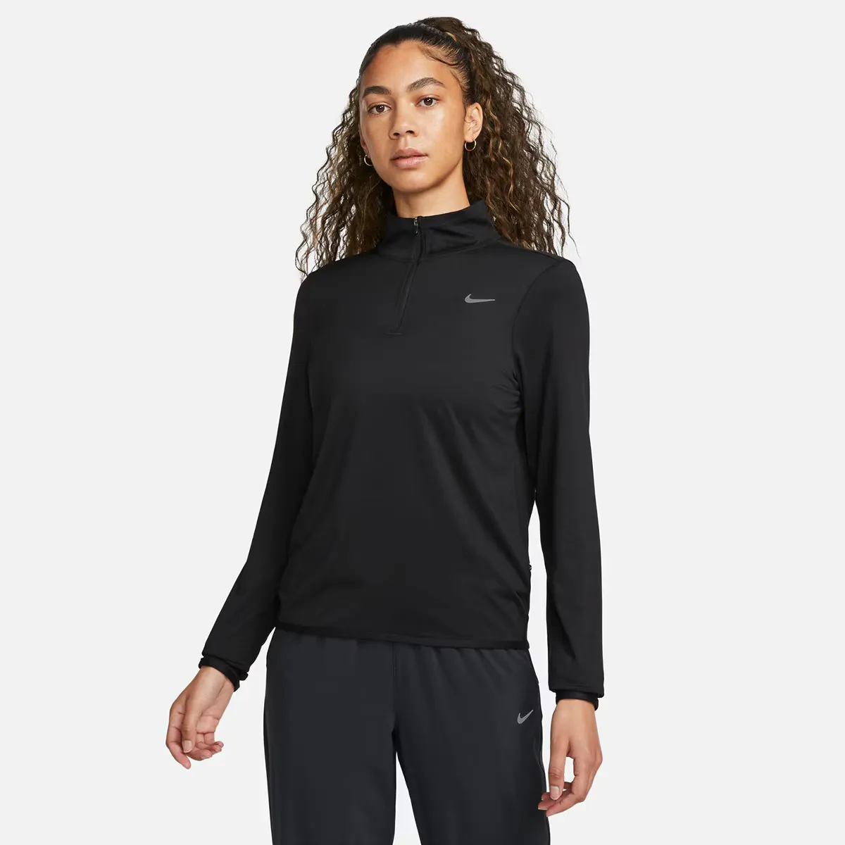 

Женская футболка Elemental Nike, черный