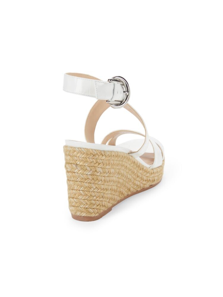 Сандалии Zuzu из кожи с тиснением под крокодила Stuart Weitzman, белый — фото 3