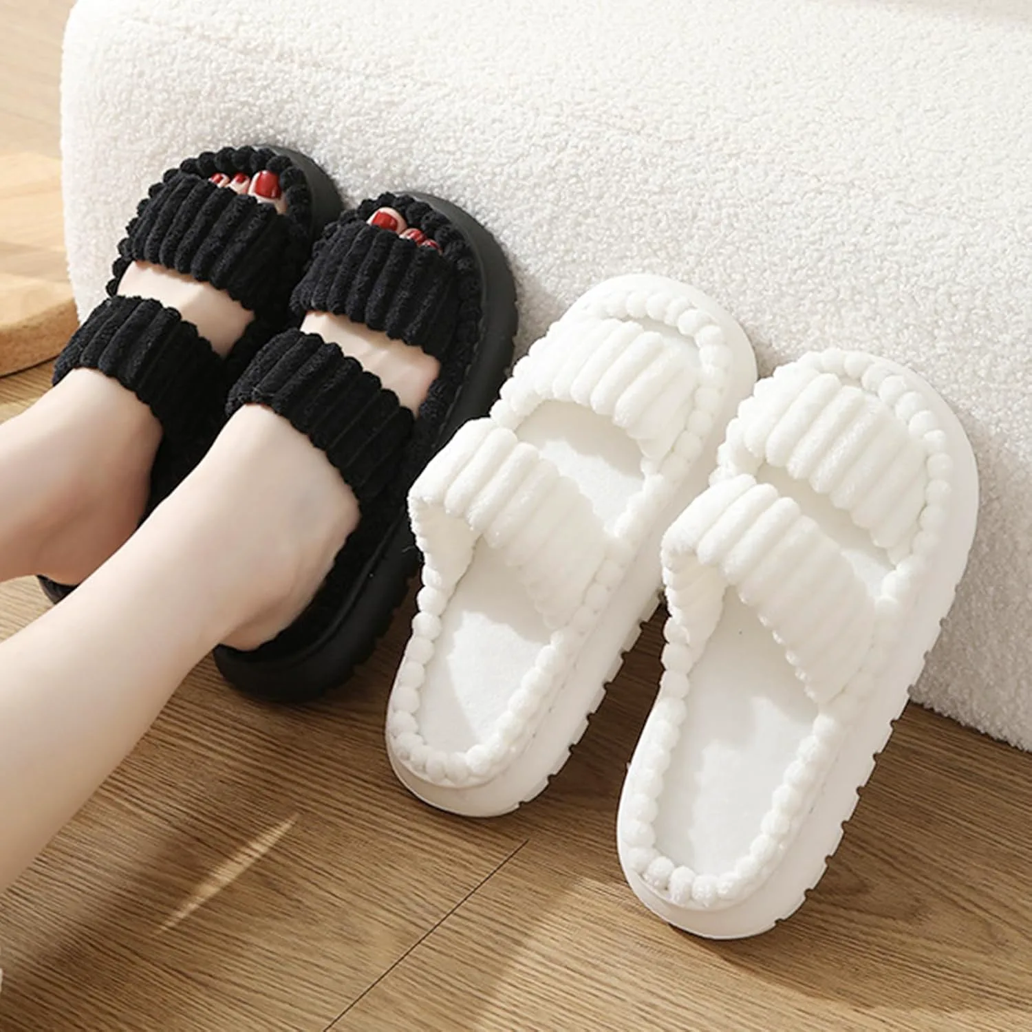Тапочки ISZPLUSH из вельвета для женщин - домашние тапочки с эффектом облака, с ортопедической поддержкой свода стопы, подошва из противоскользящего ЭВА - для дома и улицы, для спальни, больницы, ухода, белый — фото 2