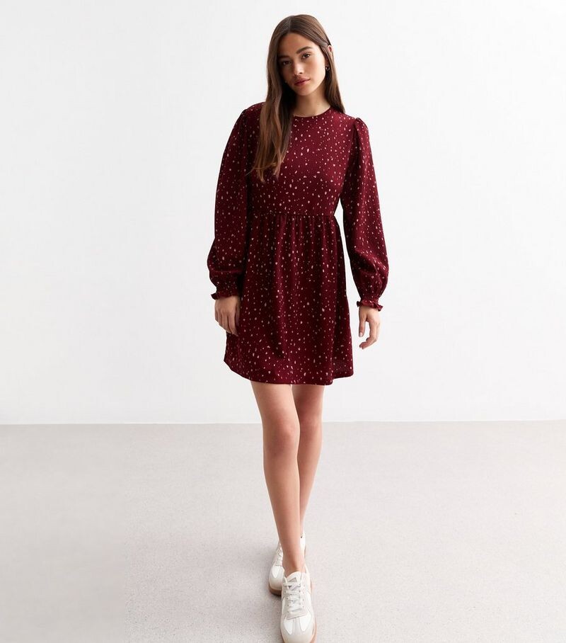 

Красное жатое мини-платье с длинными рукавами и узором New Look, красный